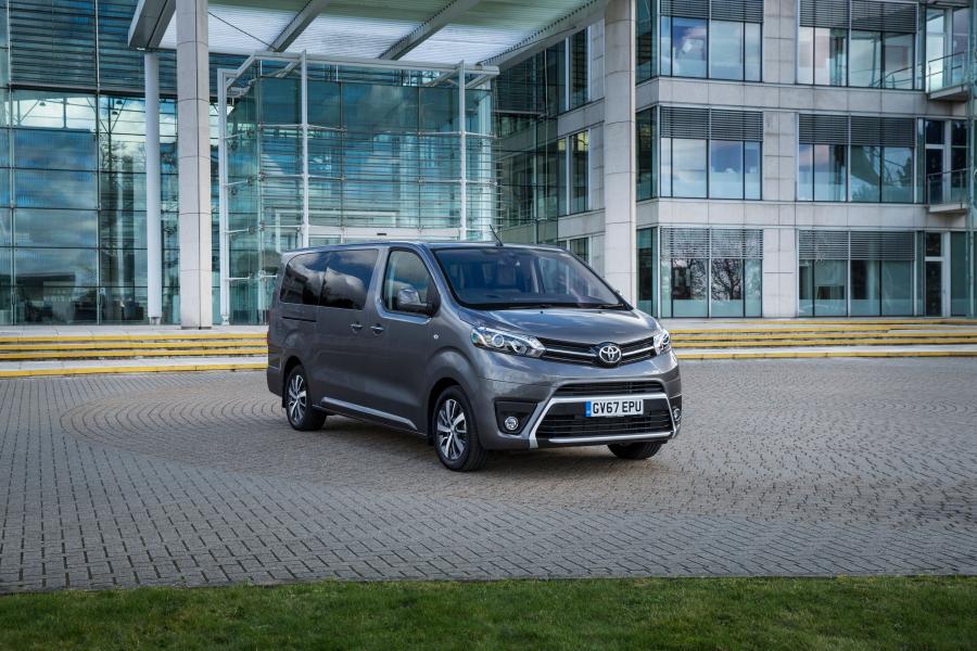  Toyota ProAce Verso VIP 2018 года  (UK) (фото 16 из 30)